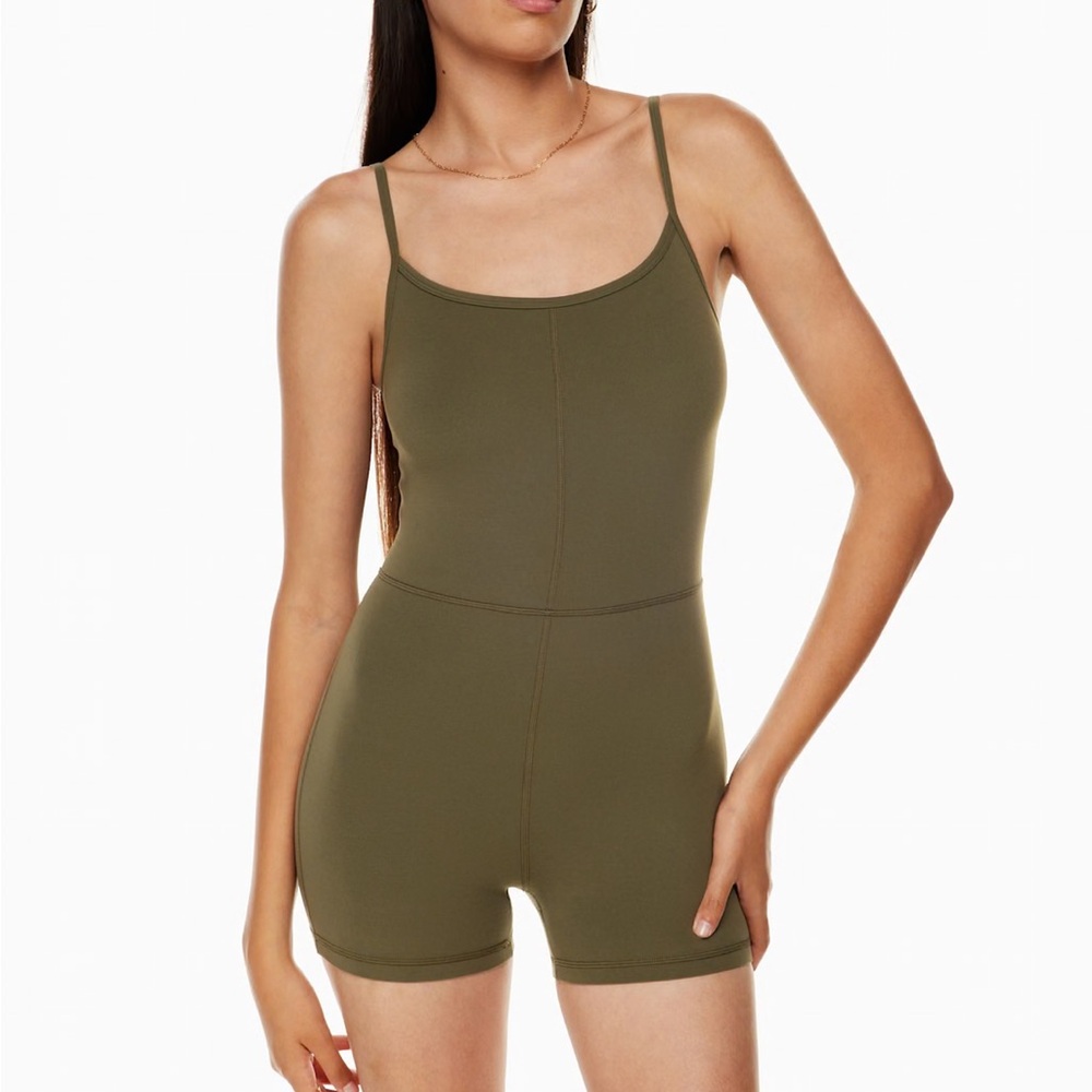 Wilfred Free Aritzia Freestyle 7” Romper, size small